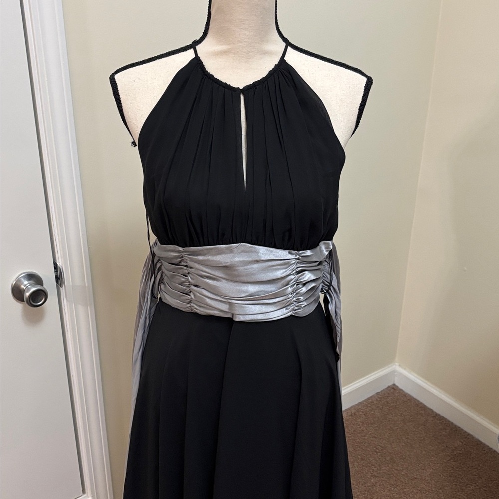 Elegant Black and Silver Women's Dress by Dress Barn size 8 - Picture 4 of 10